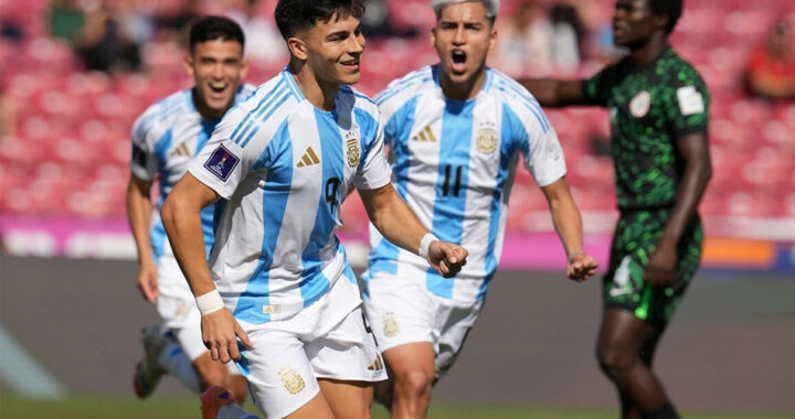 Argentina goleó a Nigeria y jugará los cuartos de final del Mundial ante México