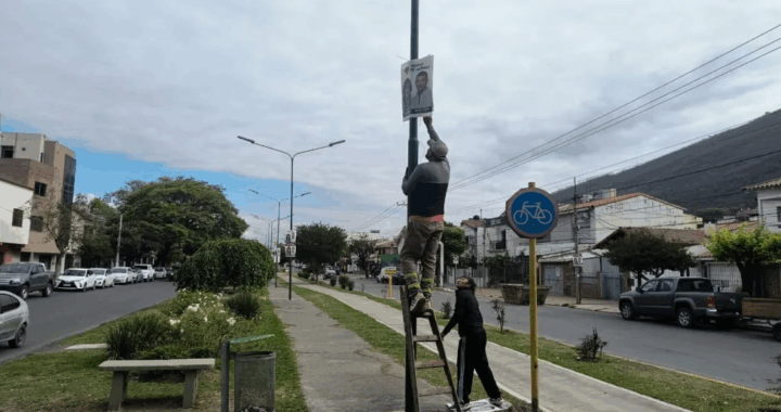 La Municipalidad inició el retiro de cartelería política tras las elecciones legislativas