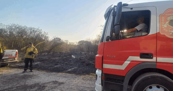 Controlan incendios de pastizales en distintos barrios de Salta Capital