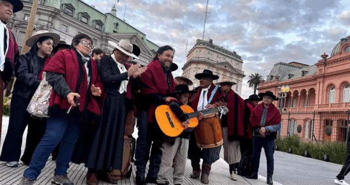 “Vengo a cumplir con lo que le prometí a los salteños”: Sáenz reclamó frente a Casa Rosada