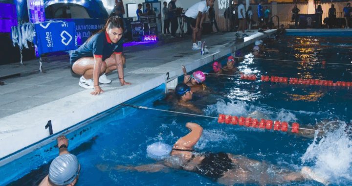Gran convocatoria en la segunda edición de la “Posta Americana” en el natatorio Perón