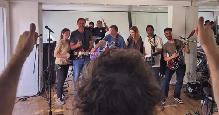 Milei presenta su nuevo libro con show musical en el Movistar Arena