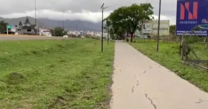 Denuncian robo de luminarias en la ciclovía de avenida Perón