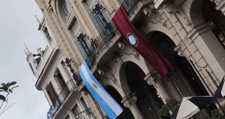 El Centro Cultural América abrió la inscripción para la Feria Navideña de Arte en Pequeño Formato 2025