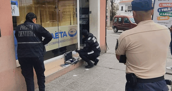 Vandalizaron nuevamente la máquina de recarga de SAETA en calle Pellegrini