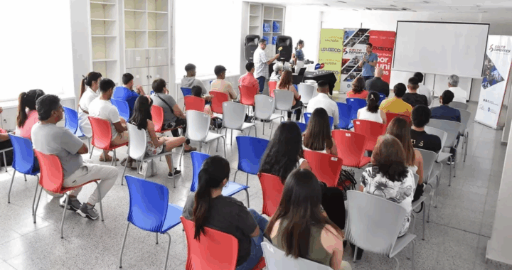 Jóvenes podrán capacitarse gratis e ingresar a una bolsa de trabajo para acceder a su primer empleo