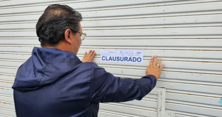 Clausuran una veterinaria por arrojar residuos patógenos en la vía pública en avenida Independencia