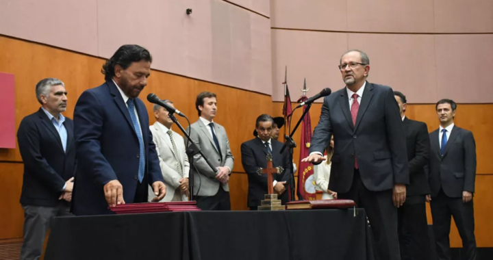 «Exigiremos lo que a Salta le corresponde», afirmó Camacho al jurar como Jefe de Gabinete