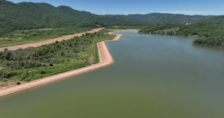 El Gobernador verificó el alteo del dique El Limón que duplica la reserva de agua para el departamento San Martín