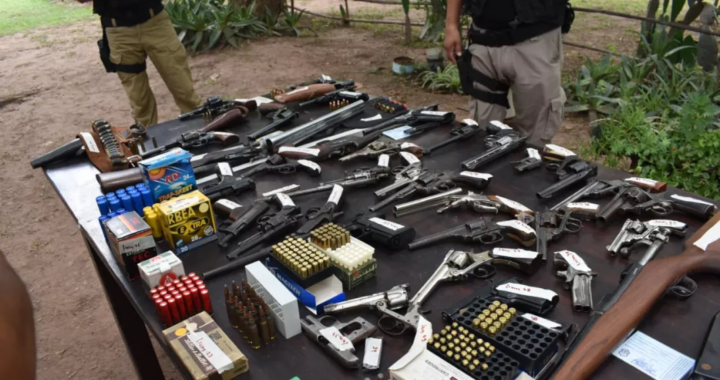 Secuestran más de 55 armas y granadas en una finca de Chicoana