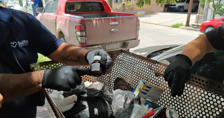 Clausuraron un centro médico en Tres Cerritos por arrojar residuos patológicos a la vía pública