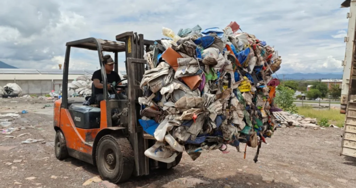 Economía circular: residuos plásticos se convierten en mobiliario para la Ciudad