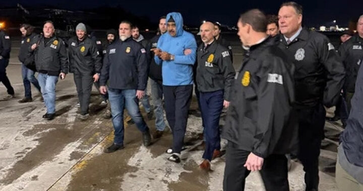 Imágenes de Nicolás Maduro tras su captura: fue trasladado a una prisión federal de la DEA en Estados Unidos