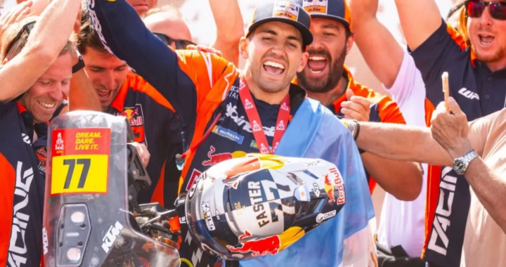 Luciano Benavides llega a Salta tras consagrarse campeón del Rally Dakar 2026