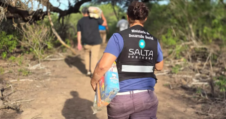 El Gobierno provincial reforzó la asistencia en Pichanal tras la crecida del río Bermejo