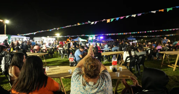 “Fast Food & Show” llega hoy a barrio El Huaico II con gastronomía y más de 10 artistas en vivo