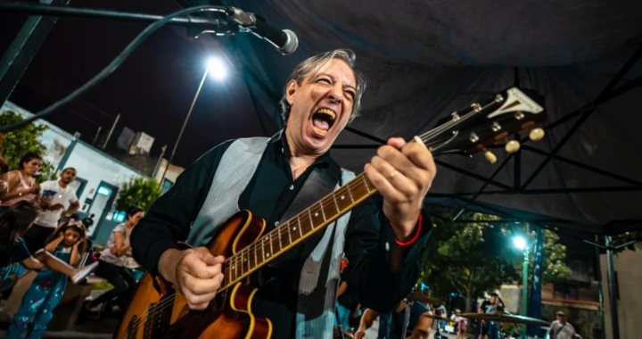 Música Bajo las Estrellas: emotivo homenaje a The Beatles en el Paseo de los Poetas