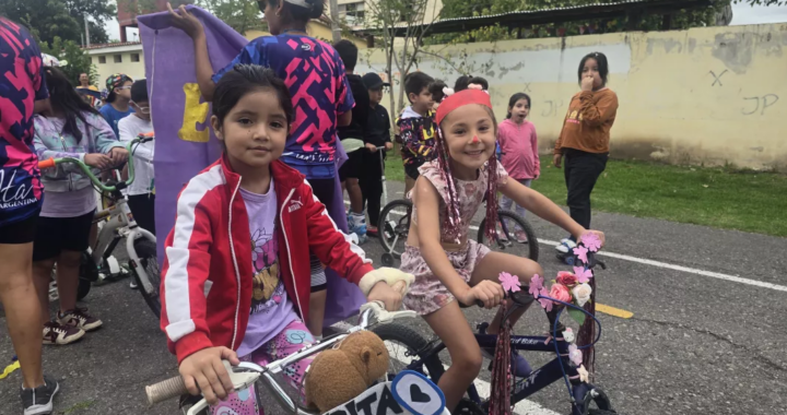 Deporte e inclusión: exitosa bicicleteada en la Colonia de Vacaciones
