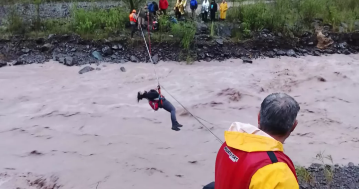 Operativo de rescate permitió asistir a salteños atrapados por la crecida de los ríos