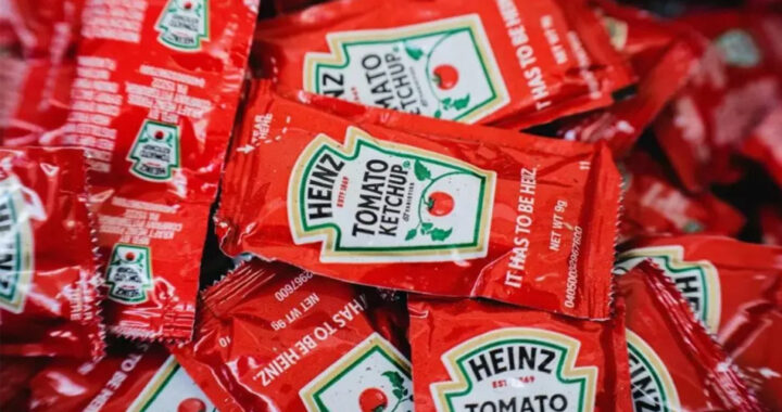 Menos plástico: la Unión Europea elimina los sobres de aderezos como nueva normativa ambiental