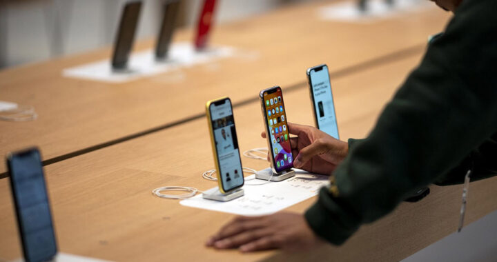 Eliminan los aranceles a la importación de celulares y anticipa una baja de precios