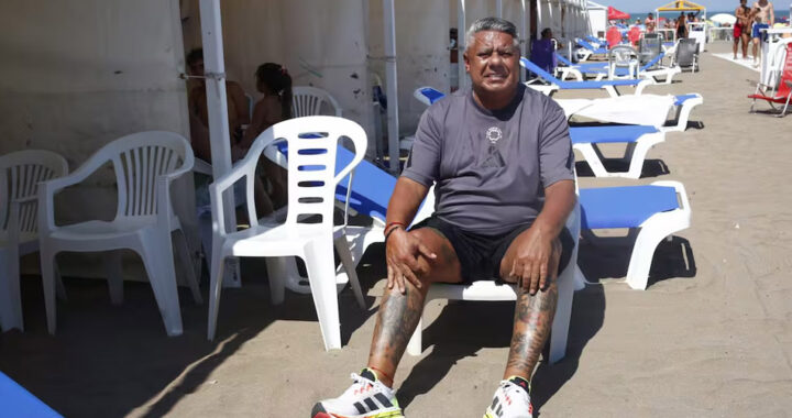 Vacaciones con ruido de fondo: ‘Chiqui’ Tapia habló de las causas en su contra desde la Costa Atlántica