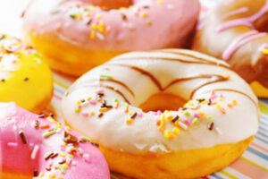 Donas caseras irresistibles: la receta paso a paso y el truco para que no se quemen