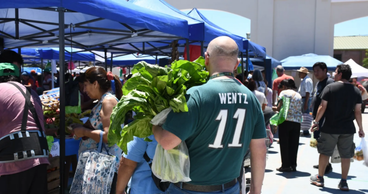 “El Mercado en tu Barrio” llega este viernes a Miguel Ortiz con descuentos del 30%