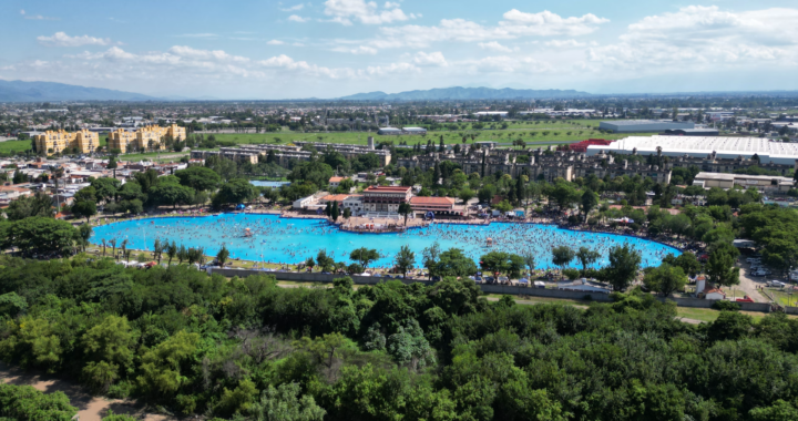 «Xamena Vibra»: música en vivo y diversión familiar en el balneario municipal