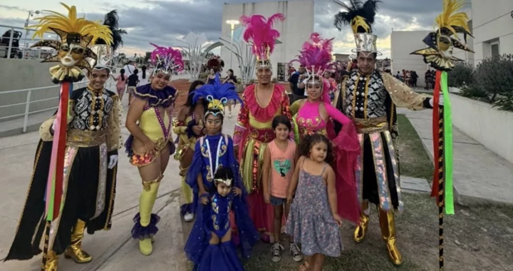 El Segundo Encuentro de Comparsas reunió a miles de familias en el Parque Sur