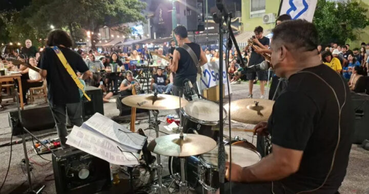 Clásicos de los Rolling Stones hicieron vibrar el Paseo de los Poetas