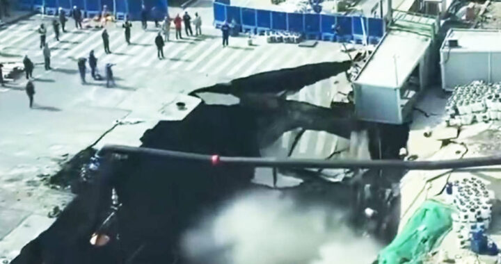 Gigantesco agujero se abrió de repente en Shanghai durante obras de metro