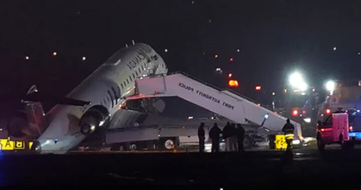 Tragedia en Nueva York: avión de Air Canada chocó con un camión de bomberos en LaGuardia
