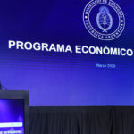 Caputo: “Hay USD 170.000 millones debajo de los colchones que podrían convertirse en crédito”