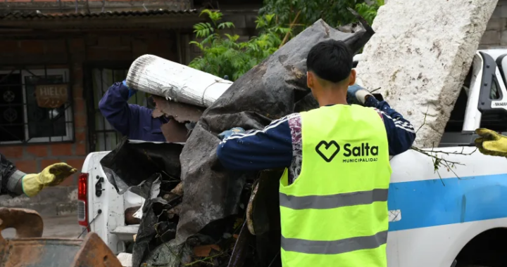 Operativo de descacharrado en barrio Ceferino para prevenir el dengue