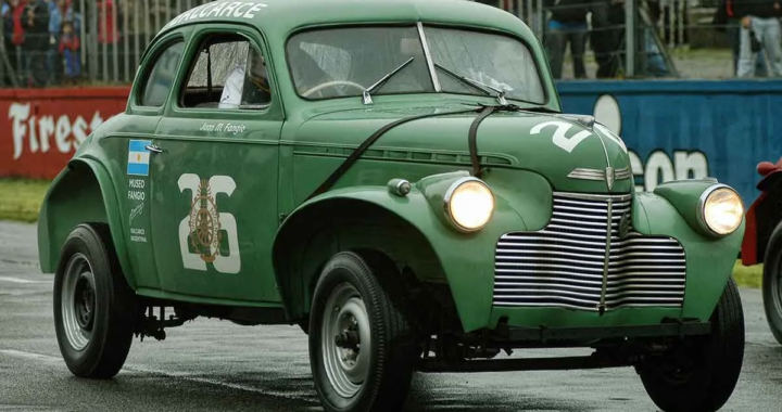 Exhibirán en Salta una réplica del histórico auto de Fangio este fin de semana