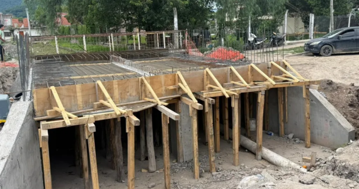 Nuevo paso vehicular unirá Villa Juanita y La Fama sobre el canal Tinkunaku