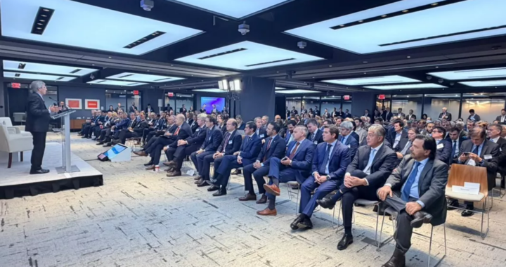 Sáenz en Nueva York: destacó que la presencia de gobernadores brinda confianza y seguridad jurídica a las inversiones