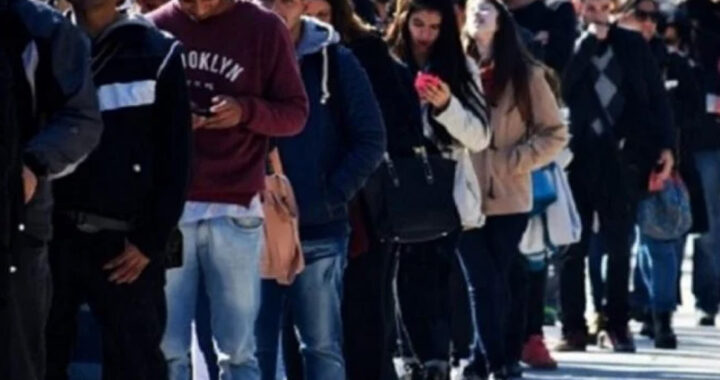 La motosierra no genera trabajo: más de 1,7 millones sin empleo