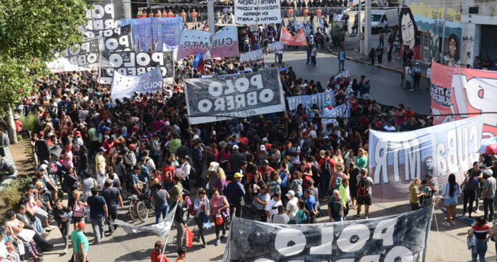 Cambian 900 mil planes sociales por vouchers: debate por giro de Nación en la política social