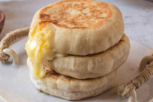 Pan de queso a la sartén: la receta rápida y económica para un desayuno o merienda casera