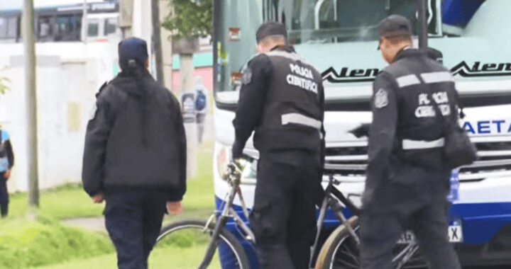 Impactante accidente fatal en zona sur: un colectivo atropelló un ciclista