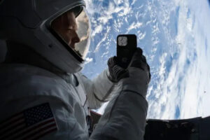 Artemis II: qué celular llevaron los astronautas y por qué fue aprobado por la NASA