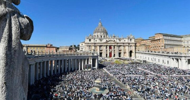 Mensaje de Pascua de León XIV: “La Resurrección impulsa a transformar la realidad”