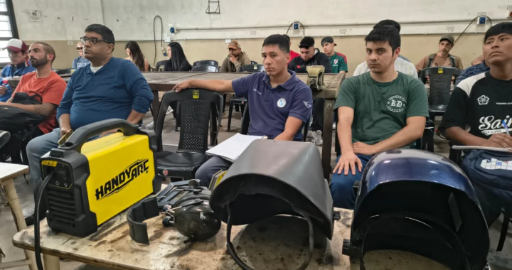 La Escuela de Emprendedores puso en marcha el Taller de Herrería Inicial para vecinos de Salta