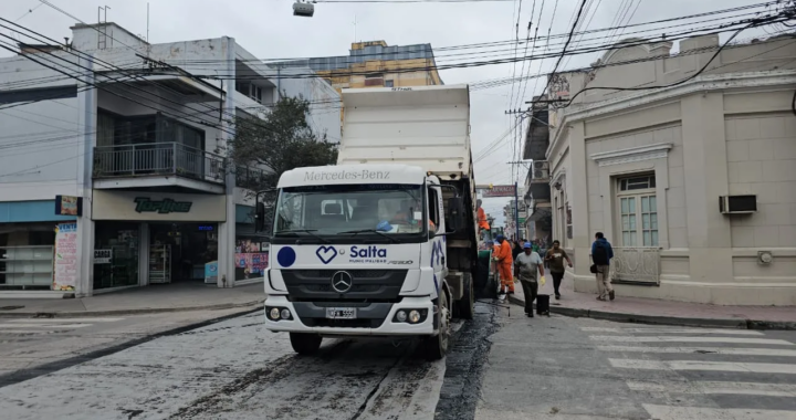 Corte de tránsito por obras de repavimentación en calle Florida