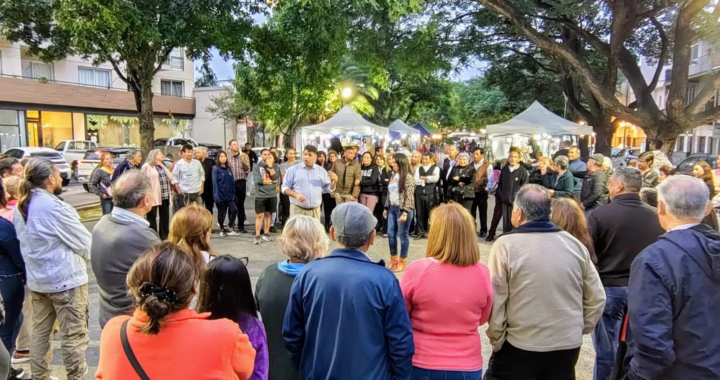 Gran participación en el inicio del taller gratuito de tango en el Paseo de los Poetas