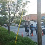 Violento enfrentamiento en La Fama: más de 20 disparos, un muerto y varios detenidos