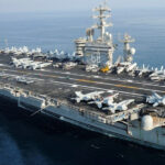 El portaaviones USS Nimitz realiza ejercicios en el Atlántico argentino junto a la Armada