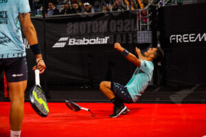 El salteño Arce hizo historia y avanzó a cuartos de final en el Premier Padel de Paraguay
